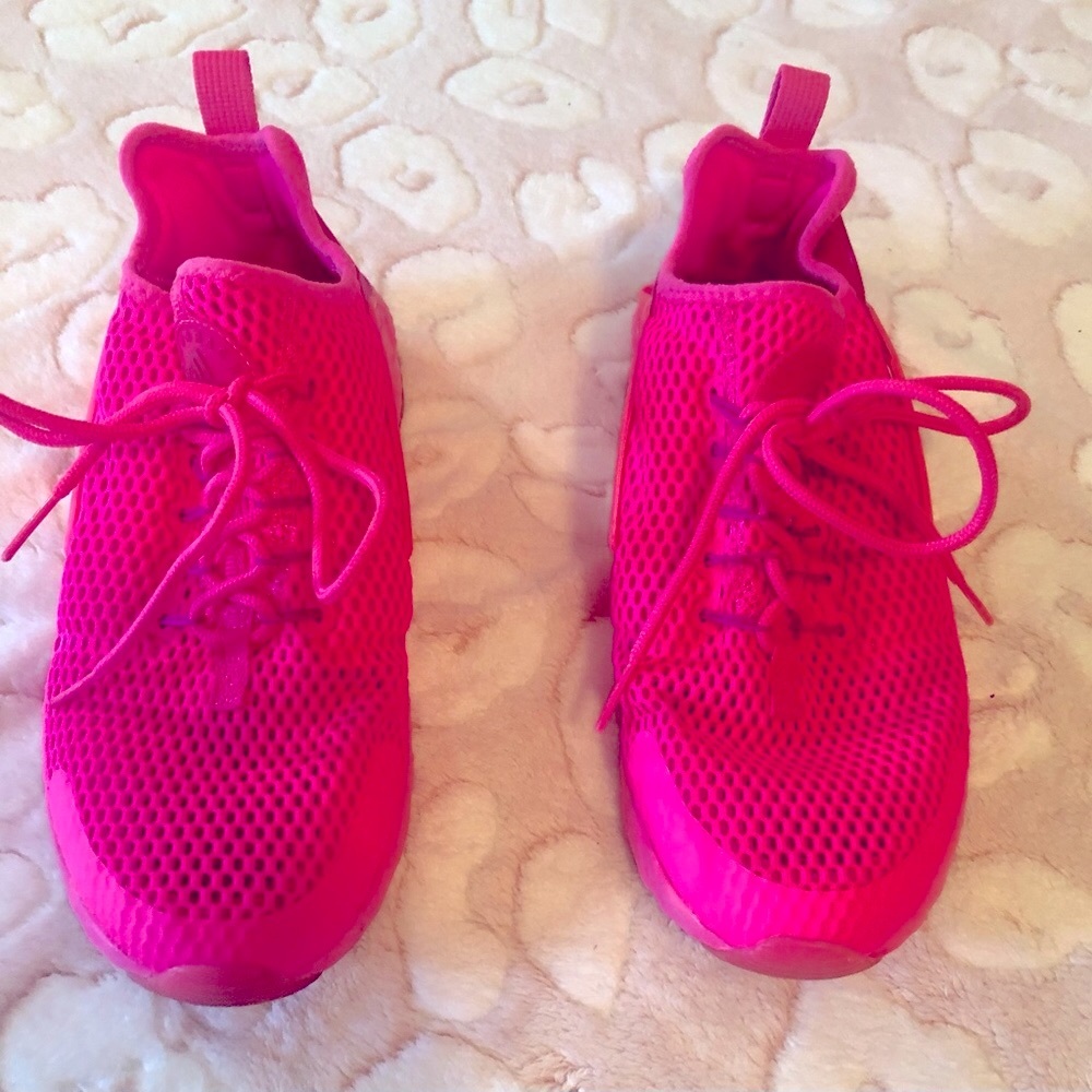 Nike Pink Sneakers Lightweight Breathable Design